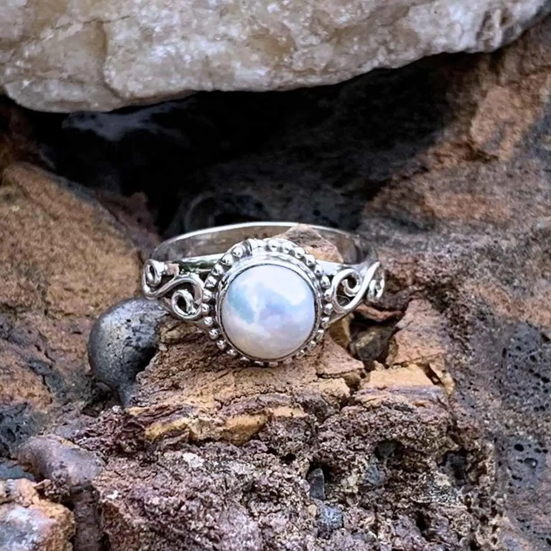 Round Pearl and Sterling Silver Ring with Ess on each side