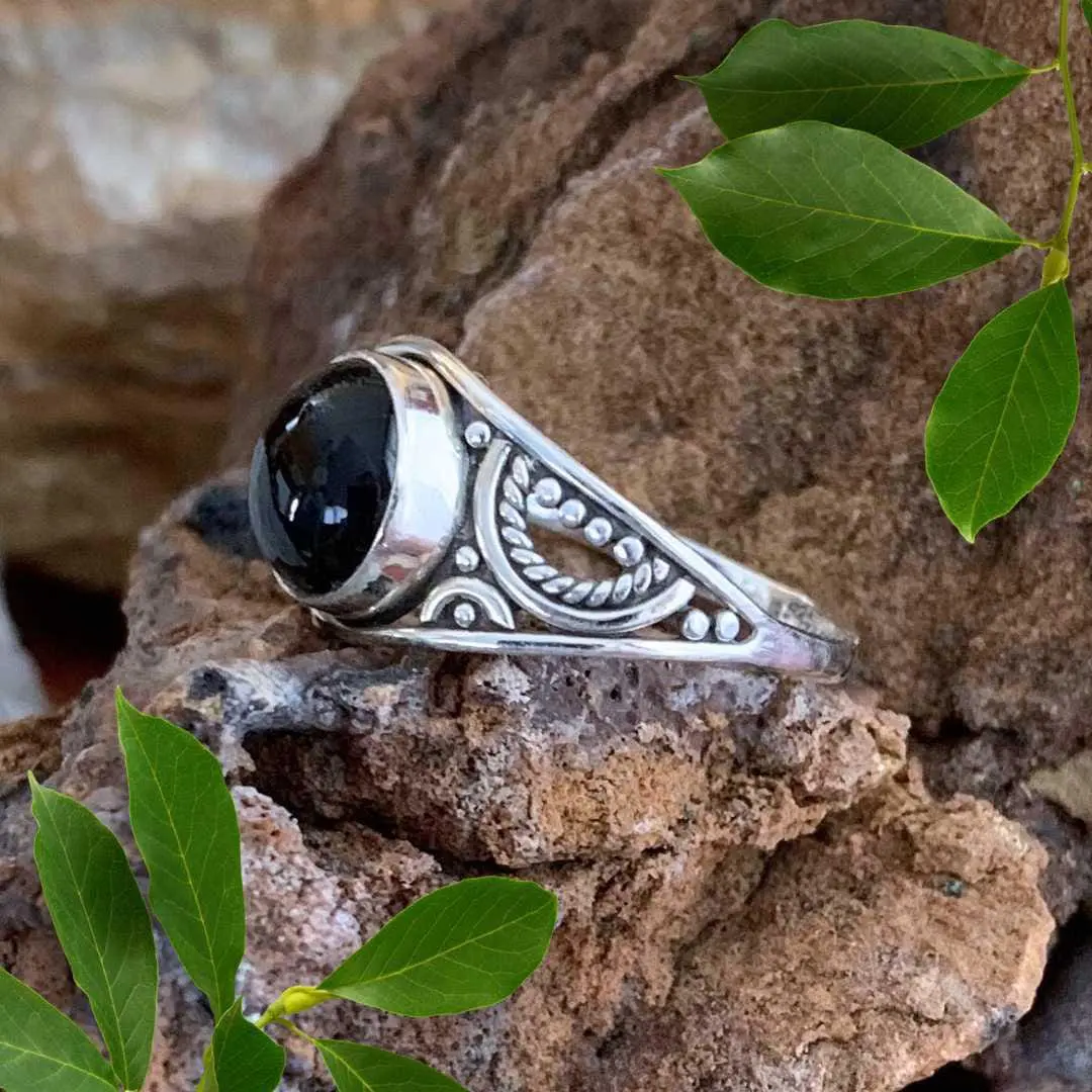 an image of a side view of a Round Black Onyx Filigree Sterling Silver Ring
