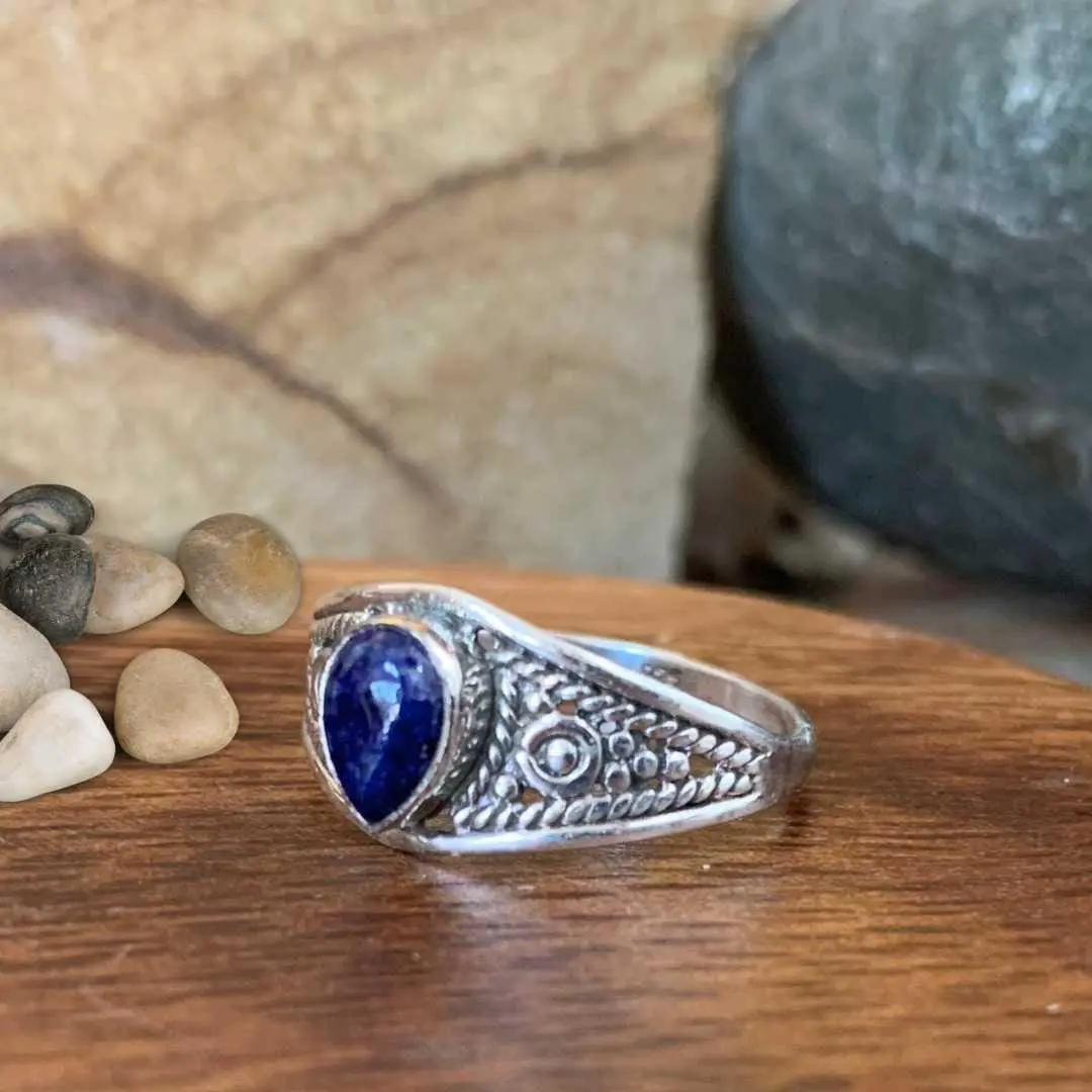 an image of a side view of a Teardrop Lapis Lazuli and Sterling Silver Ring