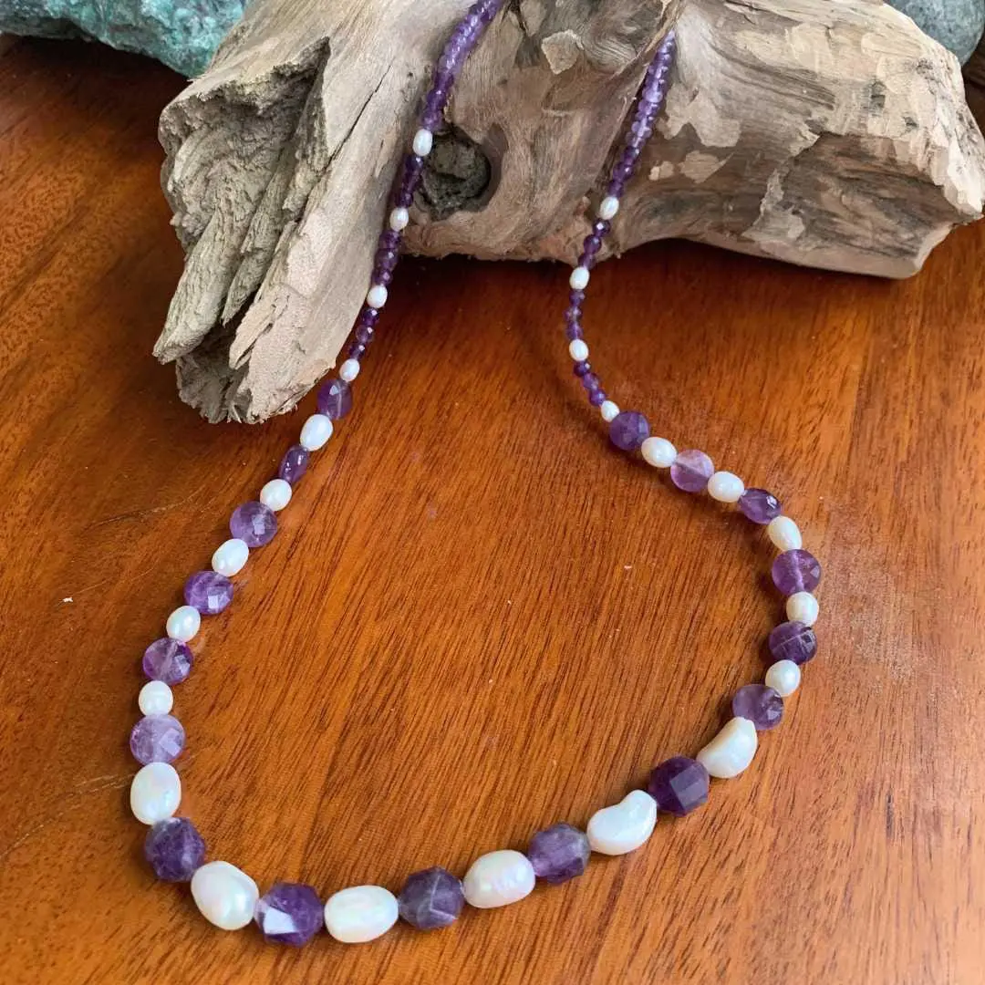 an image of a Amethyst and Pearls Beaded Necklace