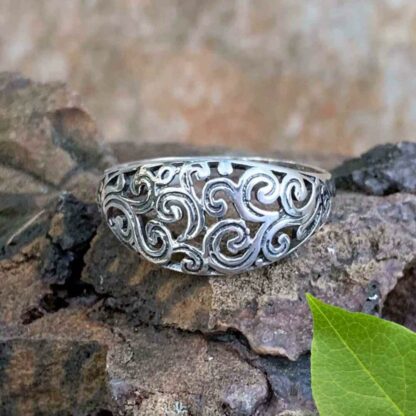 925 Sterling Silver Ring with Filigree Swirling Design