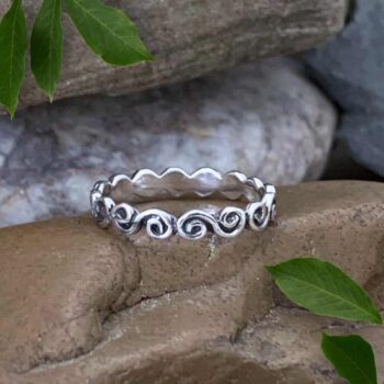 Sterling Silver Ocean Waves Beach Ring showing connecting esses that look a bit like waves in a narrow band