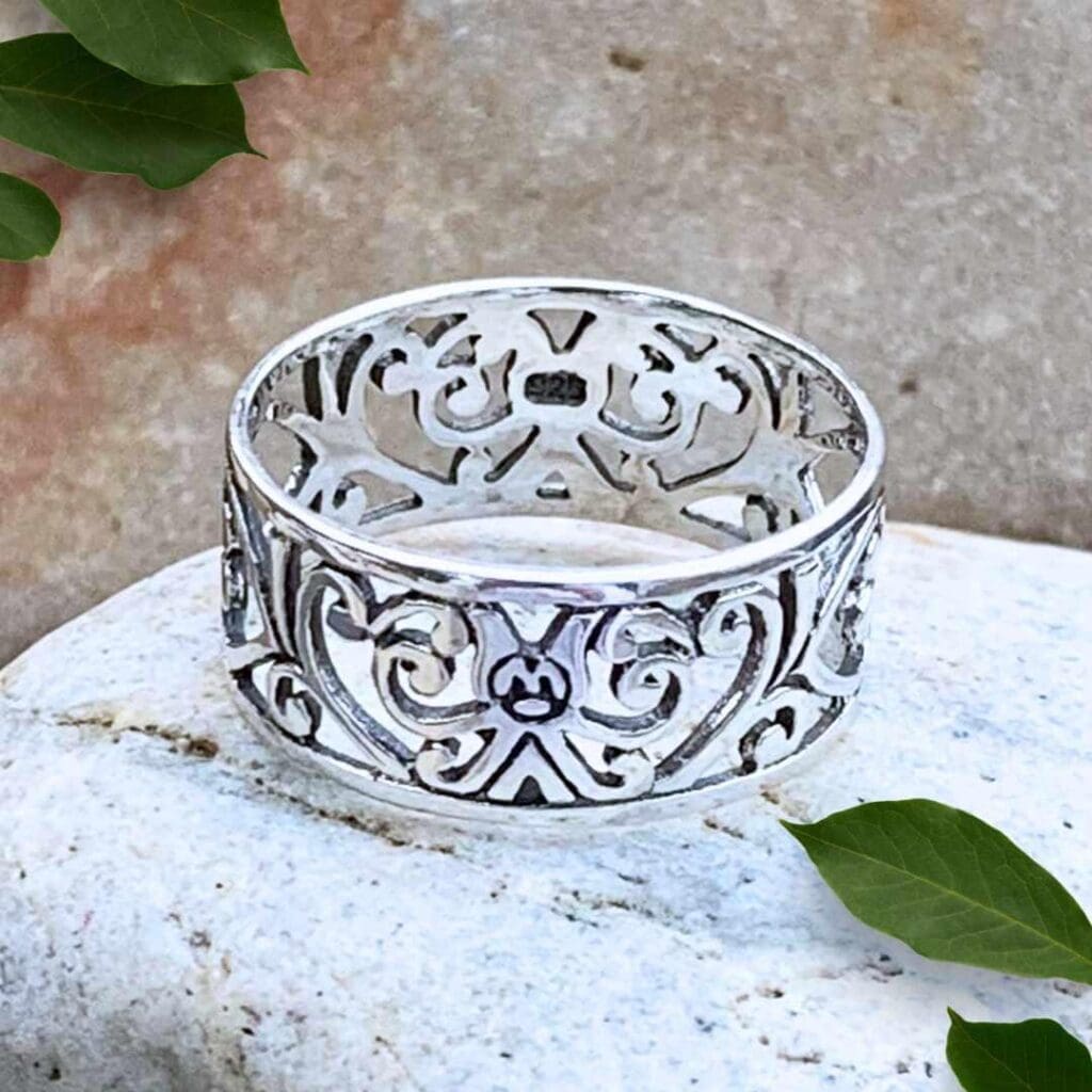 Hearts & Flowers Filigree Ring - GLE-Good Living Essentials