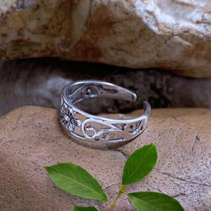 an image of a side view of a Filigree-Flower Sterling Toe Ring