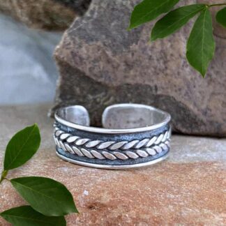 an image of a Bali Design Sterling Silver Toe Ring with a herringbone style wraparound design