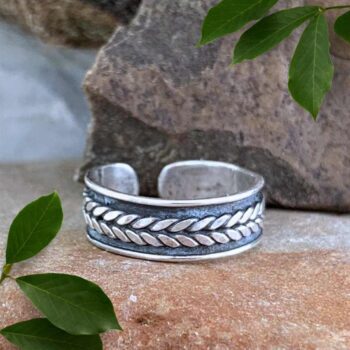 an image of a Bali Design Sterling Silver Toe Ring with a herringbone style wraparound design