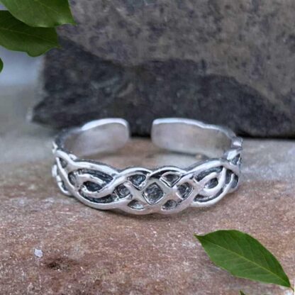 an image of a sterling silver Celtic knot adjustable toe ring