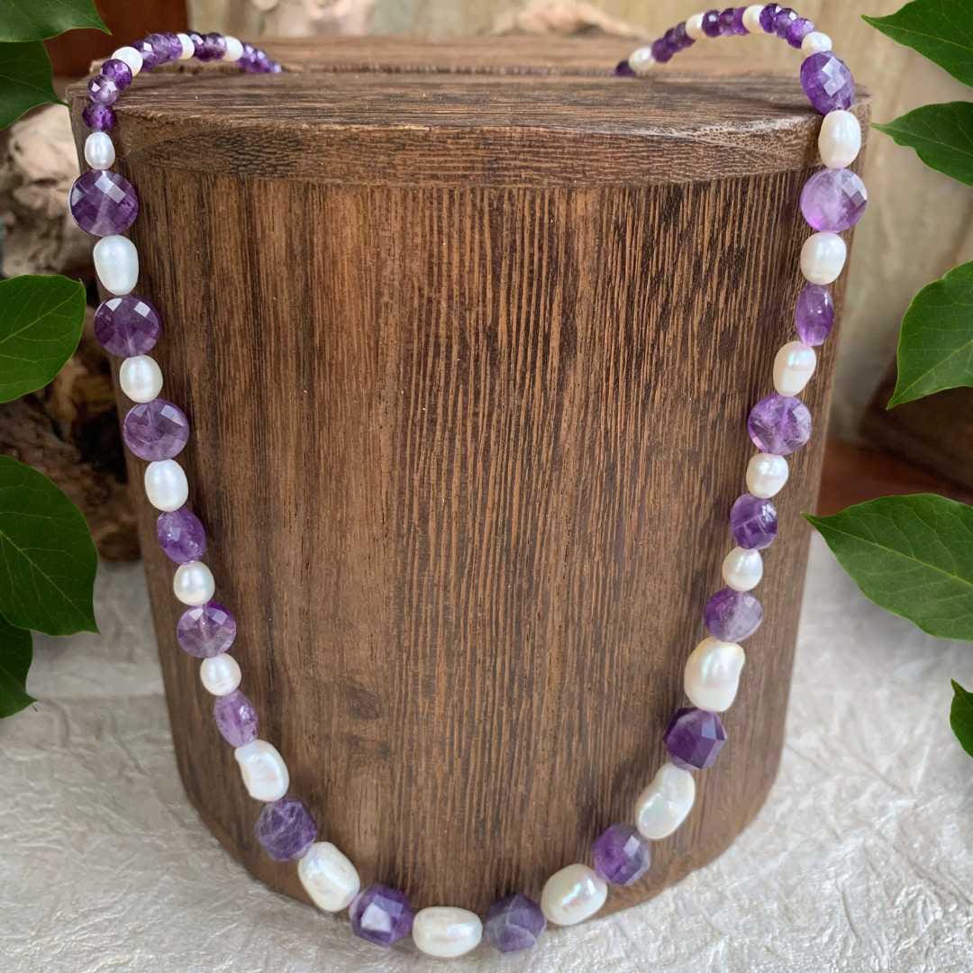 an image of a Amethyst and Pearls Beaded Necklace
