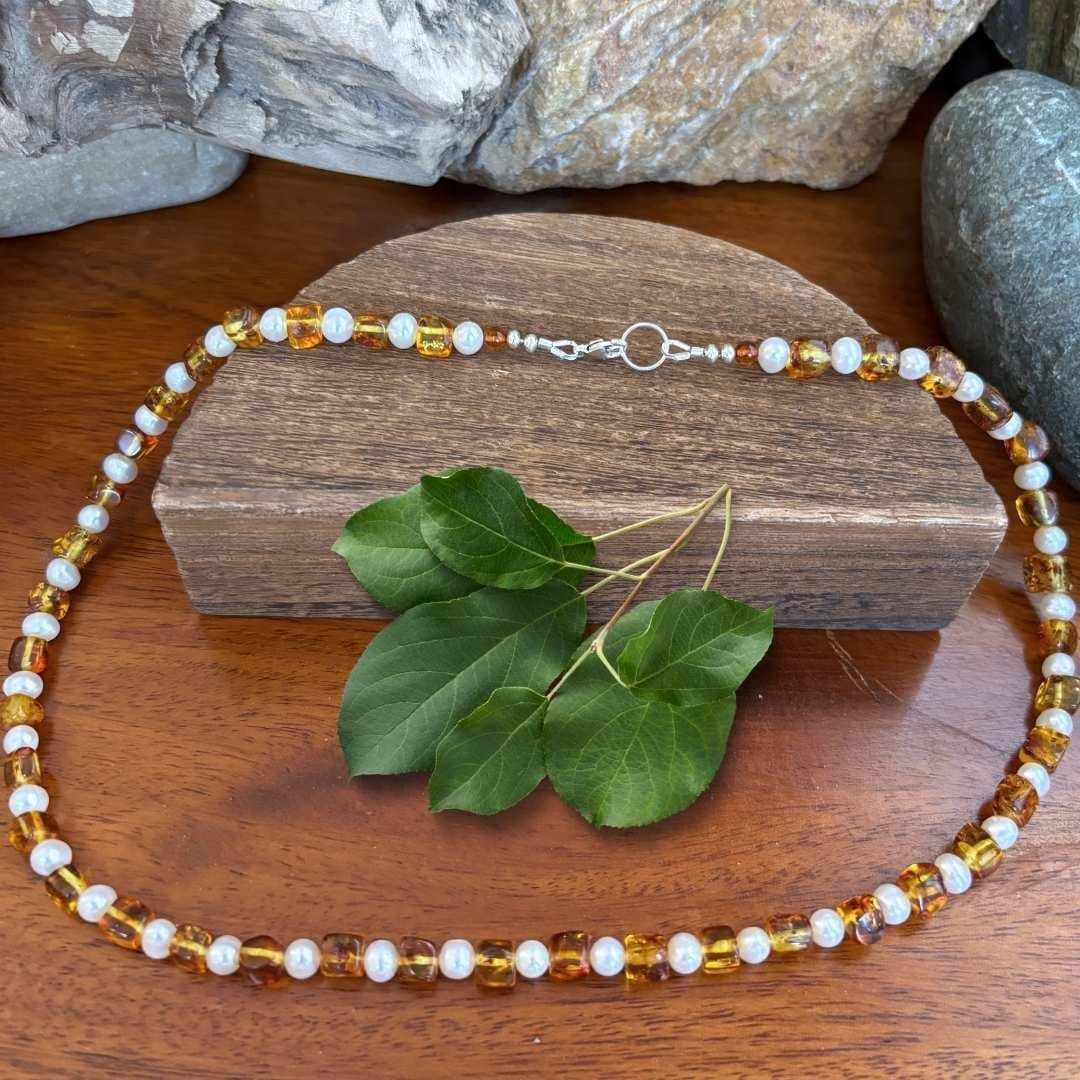 Amber Cubes and Pearls Beaded Necklace - Image 3